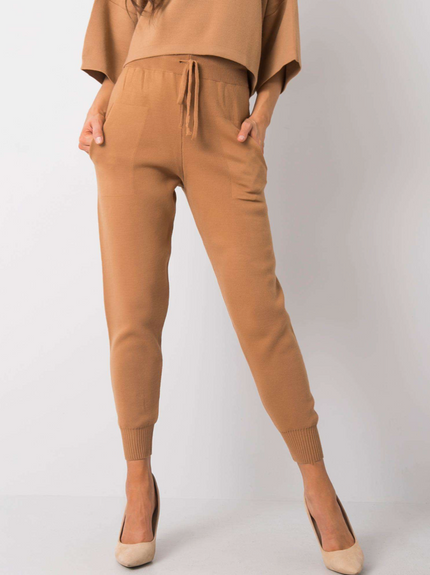 Set bestehend aus Oberteil und Hose in cappuccino